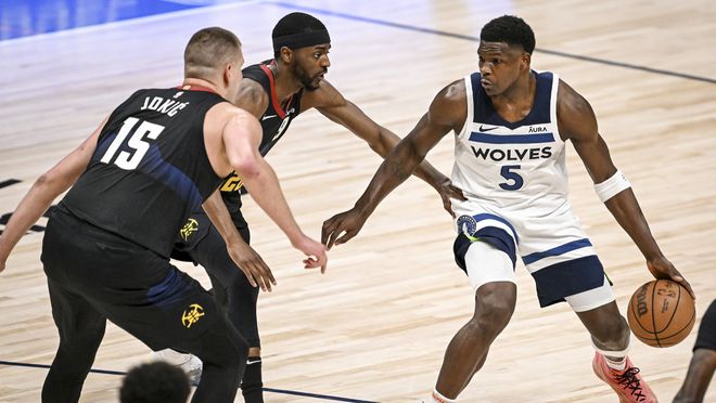 蒙特拉：不能把伊尔迪兹固定在某个位置，那不利于他继续成长（蒙特拉：不应将伊尔迪兹固定在单一位置，这会影响他的成长）