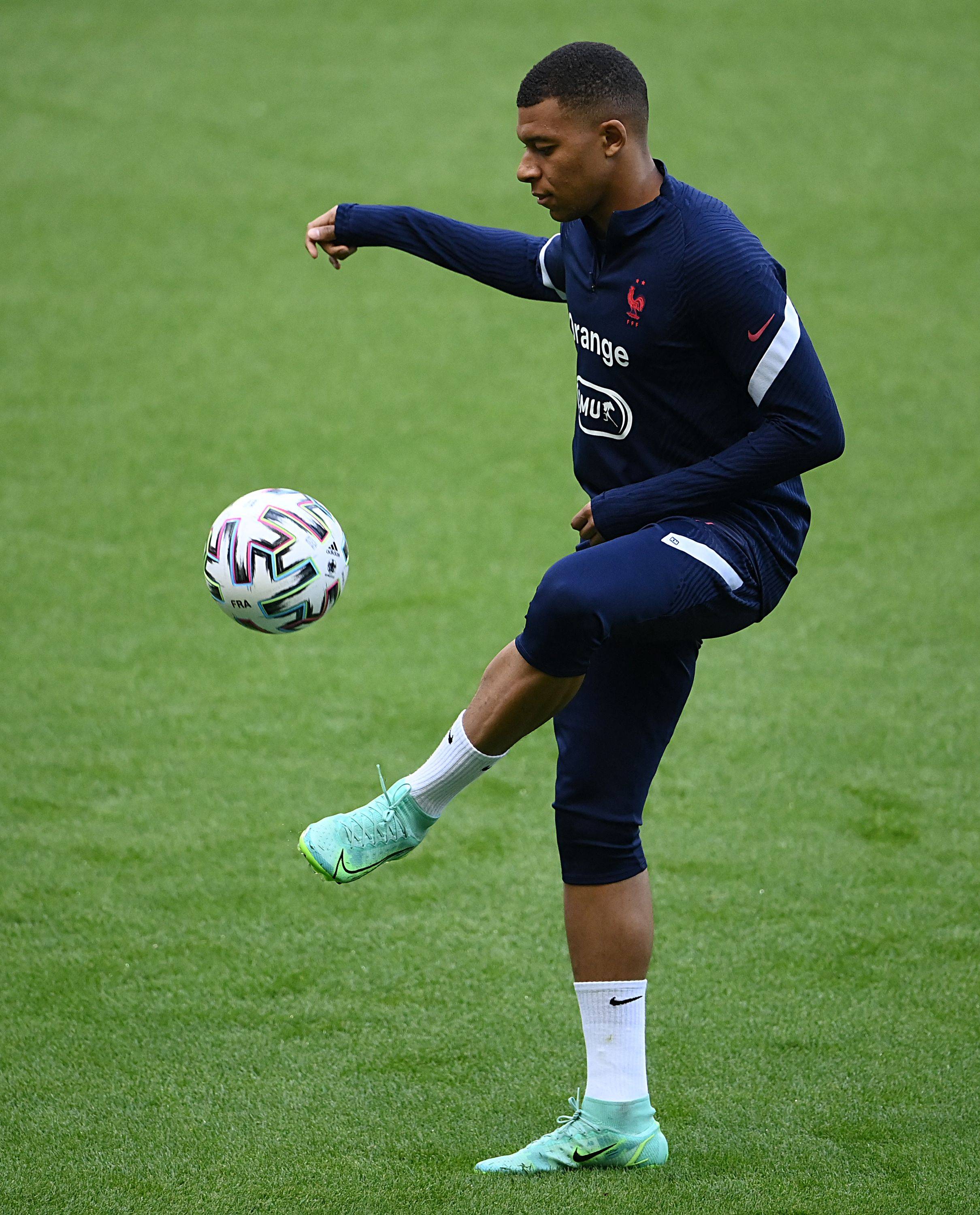 德泽尔比：目前没人比加图索更适合执教意大利队（德泽尔比：加图索是现阶段意大利队主帅最佳人选）