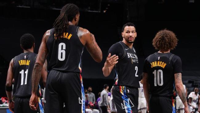 他回家了，回到了深爱的巴塞罗那（他归来，重返挚爱的巴塞罗那）