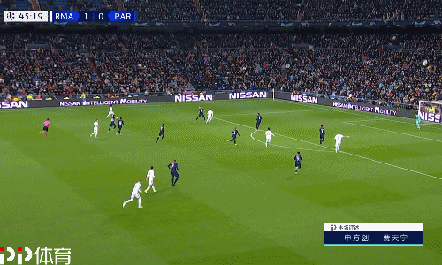 阿尔卡拉斯为了表演赛也是拼了，不过这种e人性格观众是肯定愿意买票的（阿尔卡拉斯为表演赛也拼尽全力，这种外向性格观众更愿买单）